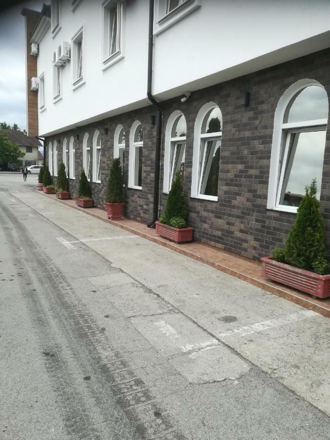 Hotel Stari Krovovi Veternik Exterior foto
